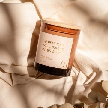 Mantra 01 Candle